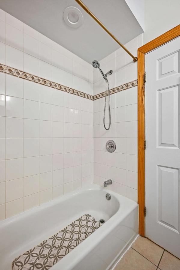 2 Bed Apt W/ Office, Free Parking, Near Wrigley Chicago Eksteriør billede